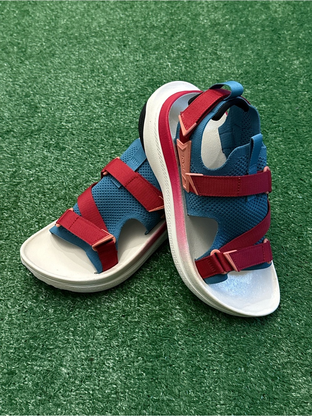 Teva Aventrail Women’s Trail Running Hiking Sandals – Size 10 – Larkspur/Scarlet